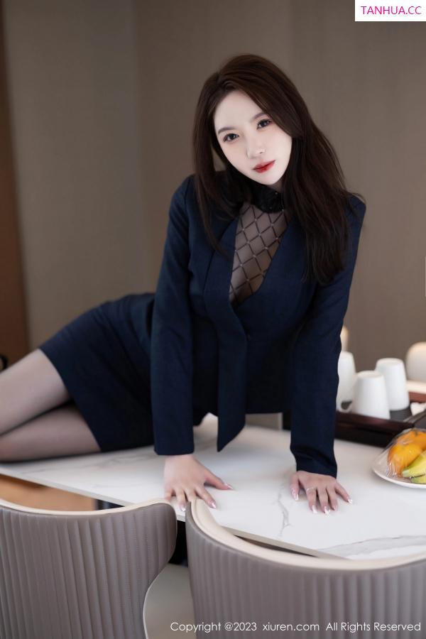 梦心玥  [XiuRen]高清写真图 2023.06.14 No.6914 梦心玥 黑丝美腿第17张图片